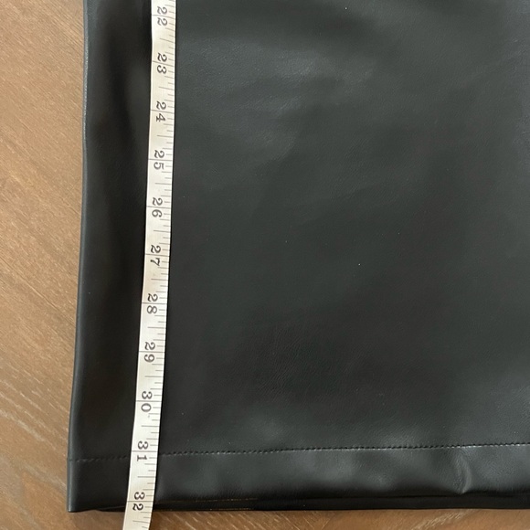 Tribal Vegan Leather Wide-Leg Pleated Pants – Size 8 - Picture 8 of 9